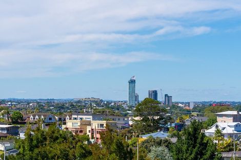 Photo of property in 107 East Coast Road, Castor Bay, Auckland, 0620