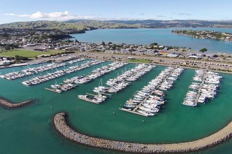 Photo of property in 14 Marina View, Paremata, Porirua, 5026