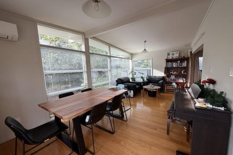 Photo of property in 9 Evelyn Place, Hillcrest, Auckland, 0627