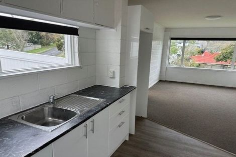 Photo of property in 2/1 Keldale Place, Forrest Hill, Auckland, 0620