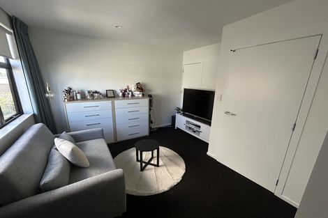 Photo of property in 5/15 Chivalry Road, Glenfield, Auckland, 0629