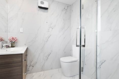 Photo of property in 6b Dalwhinnie Parade, Highland Park, Auckland, 2010