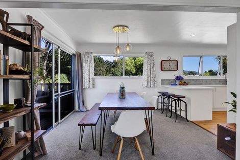 Photo of property in 17 Linda Street, Oakura, 4314