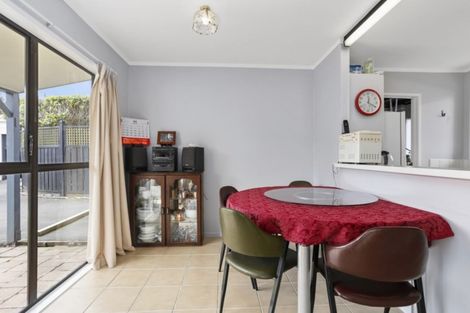 Photo of property in 2/8 Shakespeare Road, Milford, Auckland, 0620