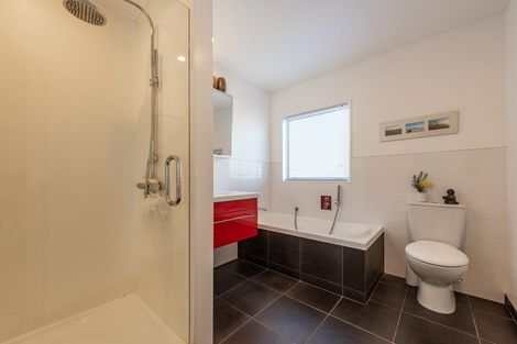 Photo of property in 24 Observatory Close, Whitby, Porirua, 5024