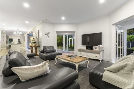 Photo of property in 1 Almond Grove, Greenhithe, Auckland, 0632