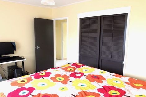 Photo of property in 2/104 Carlisle Road, Browns Bay, Auckland, 0632