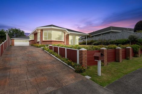 Photo of property in 4 Frank Frethey Place, Highlands Park, New Plymouth, 4312