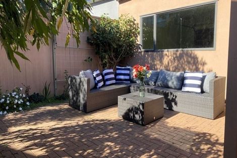 Photo of property in 16 Spalding Rise, Golflands, Auckland, 2013