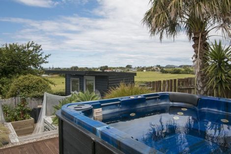 Photo of property in 56 The Crescent, Waihi Beach, 3611