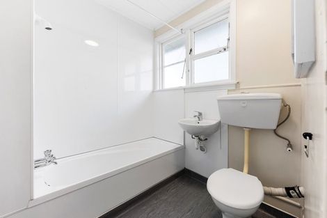 Photo of property in 8 Hooker Avenue, Bryndwr, Christchurch, 8053