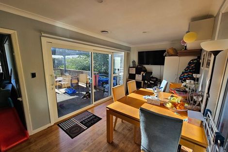 Photo of property in 1 Taylor Terrace, Tawa, Wellington, 5028