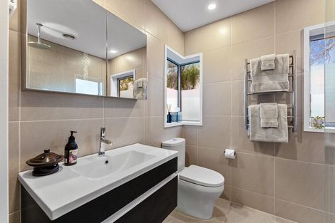 Photo of property in 2/962 Beach Road, Torbay, Auckland, 0630