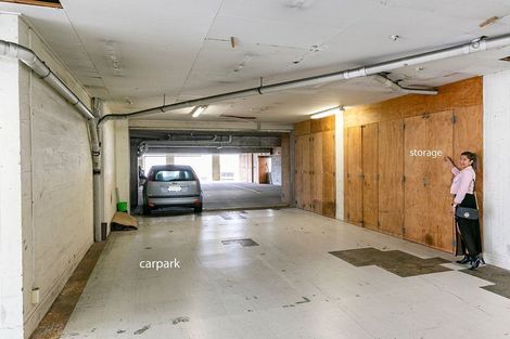 Photo of property in Endeavour Apartments, 18/125 Thorndon Quay, Pipitea, Wellington, 6011