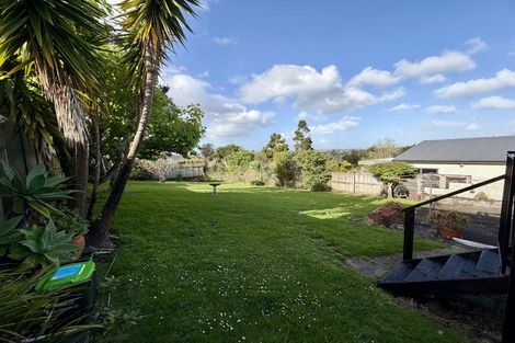 Photo of property in 6 De Val Drive, Titirangi, Auckland, 0604