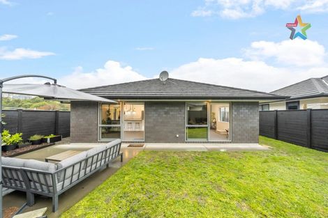 Photo of property in 2 Mooring Close, Whitby, Porirua, 5024