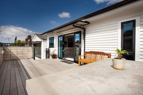 Photo of property in 48 Pitau Road, Mount Maunganui, 3116