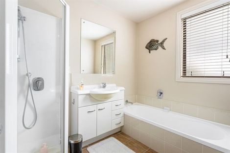 Photo of property in 4 View Ridge Drive, Ranui, Auckland, 0612