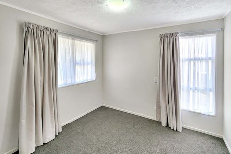 Photo of property in 2 Dundee Place, Crofton Downs, Wellington, 6035