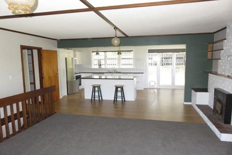 Photo of property in 16 Omega Street, Newlands, Wellington, 6037