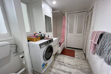 Photo of property in Churchill Flats, 213 The Terrace, Wellington Central, Wellington, 6011