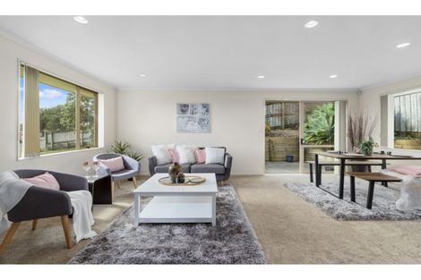 Photo of property in 37 Nimstedt Avenue, Oteha, Auckland, 0632