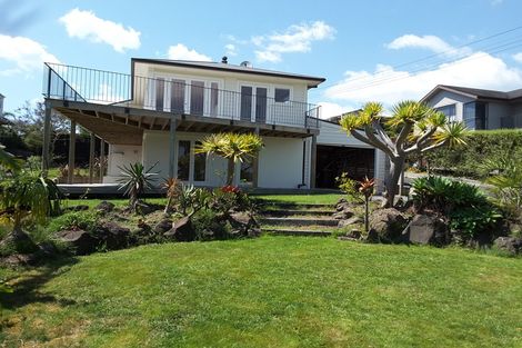 Photo of property in 2/128 Aberdeen Road, Campbells Bay, Auckland, 0620