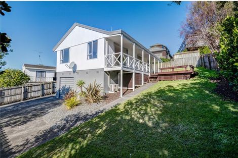 Photo of property in 2/26 Barbados Drive, Unsworth Heights, Auckland, 0632