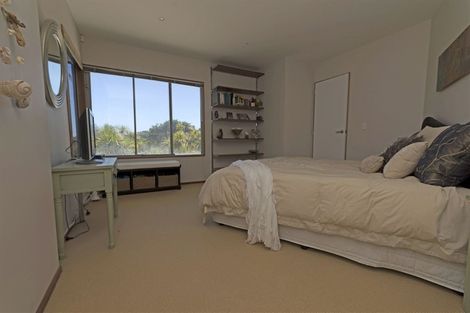 Photo of property in 10 Waitea Road, Muriwai, Waimauku, 0881