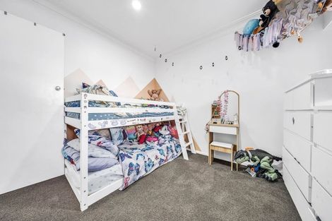 Photo of property in 2 Edmund Hillary Avenue, Papakura, 2110