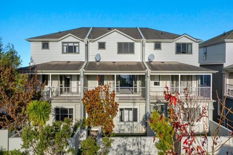 Photo of property in The Rise, 2/11 Hatfield Place, Albany Heights, Auckland, 0632