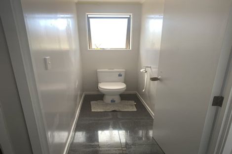 Photo of property in 2/4 Etherton Drive, Weymouth, Auckland, 2103