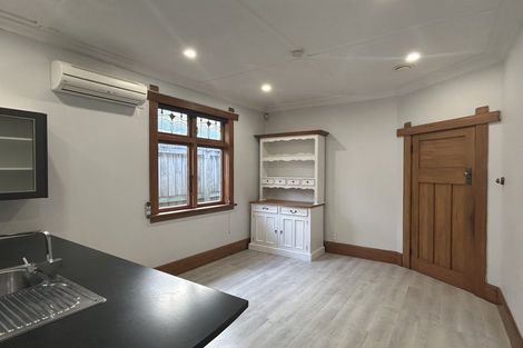 Photo of property in 15 Rolleston Street, Mount Cook, Wellington, 6021