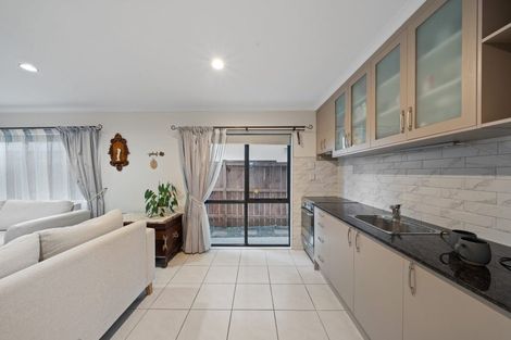 Photo of property in 3 Bezar Place, Flat Bush, Auckland, 2016