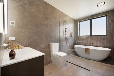 Photo of property in 28 Cunninghams Drive, Jacks Point, Queenstown, 9371