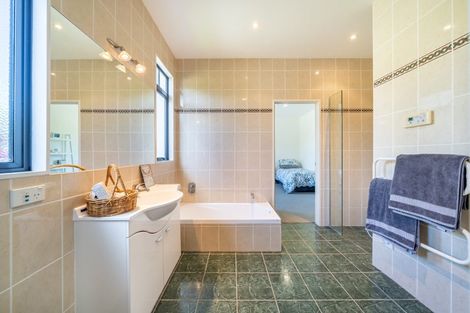 Photo of property in 30 Emerald Hill Drive, Birchville, Upper Hutt, 5018