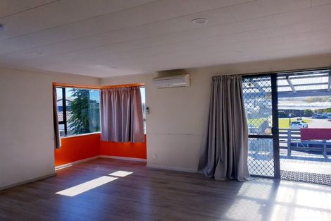 Photo of property in 28 Glen Close, Glen Eden, Auckland, 0602