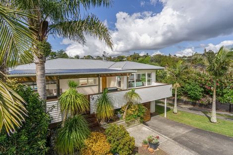 Photo of property in 1/1 Tallington Crescent, Torbay, Auckland, 0630