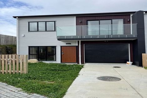 Photo of property in 14 Medallion Drive, Oteha, Auckland, 0632