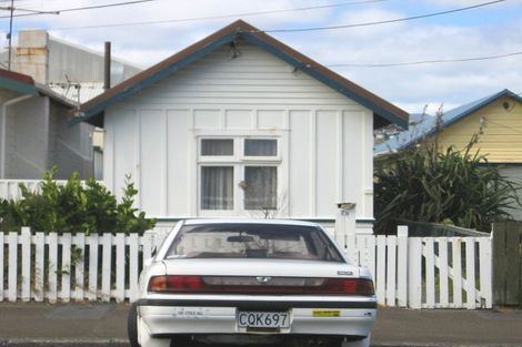 Photo of property in 75 Apu Crescent, Lyall Bay, Wellington, 6022