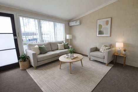 Photo of property in 2/312 Massey Road, Mangere East, Auckland, 2024