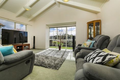 Photo of property in 18 Graven Court, Henderson, Auckland, 0612