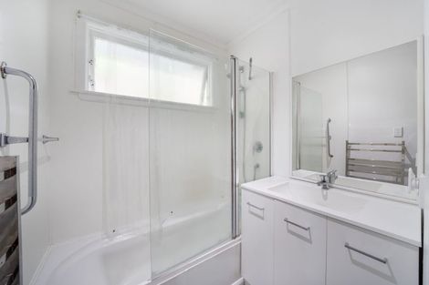 Photo of property in 3 Jonathan Way, Paparangi, Wellington, 6037