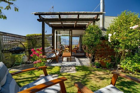 Photo of property in 7 Wynyard Crescent, Fernhill, Queenstown, 9300