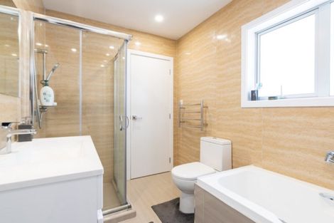 Photo of property in 55c Senator Drive, Manurewa, Auckland, 2105