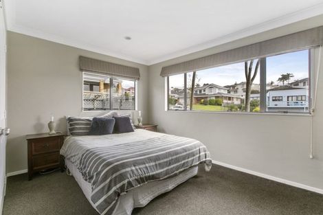 Photo of property in 62 Lagoon Way, West Harbour, Auckland, 0618