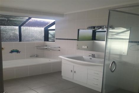 Photo of property in 21 Glucina Avenue, West Harbour, Auckland, 0618