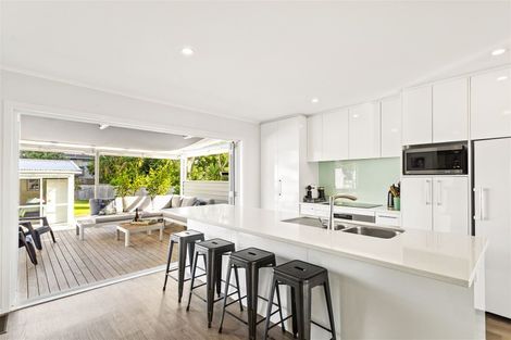 Photo of property in 27 Gill Avenue, Te Atatu Peninsula, Auckland, 0610