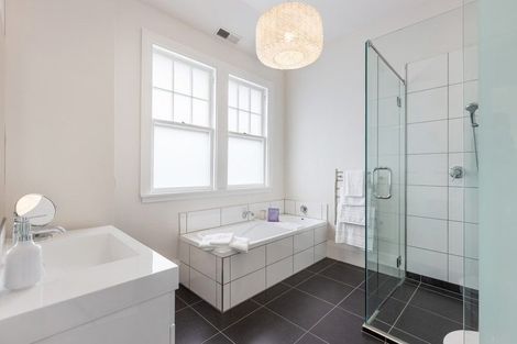 Photo of property in 17 Austin Street, Mount Victoria, Wellington, 6011