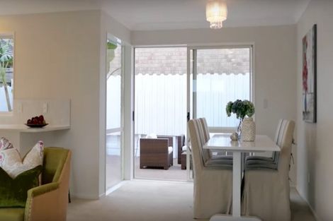 Photo of property in 81b Mirrabooka Avenue, Botany Downs, Auckland, 2010